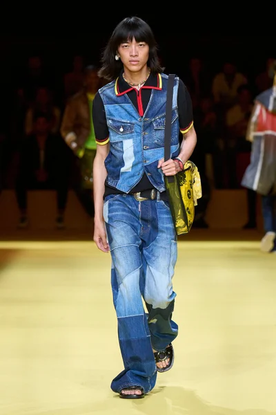 Look 18